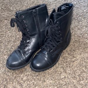 Used Black Combat Boots Size 8W